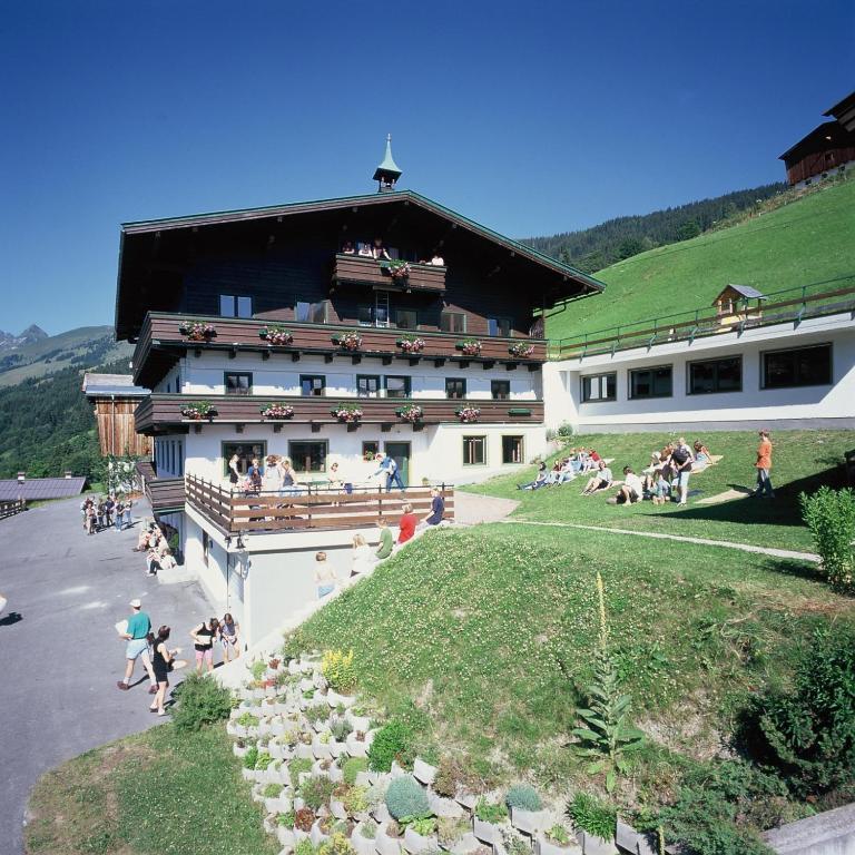 Ski In-Ski Out - Gaestehaeuser Saalbach-Hinterglemm - Wallegghof Christianhof Exterior foto