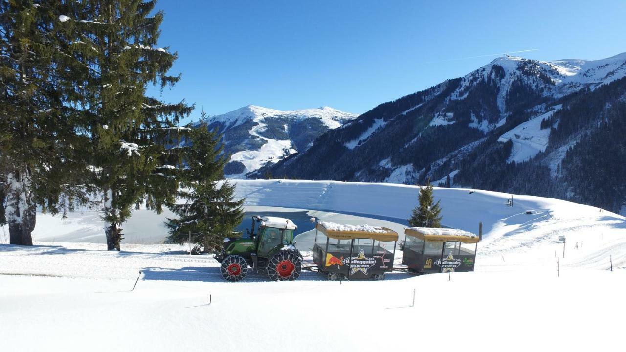 Ski In-Ski Out - Gaestehaeuser Saalbach-Hinterglemm - Wallegghof Christianhof Exterior foto